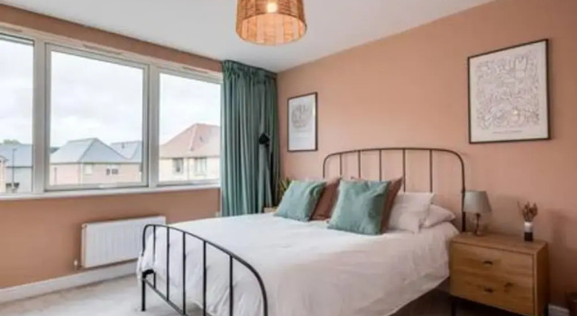 Family-friendly Getaway - Garden Parking Sleeps 7