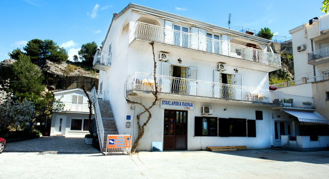 Room Robi - 50m from beach R3 Podstrana, Riviera Split, Забронировать Отель Подстрана Окрестности Сплита, рядом с Туристический центр Подстраны