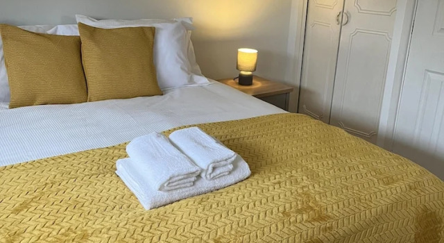 Коттедж Hive Stays, Sleeps 3, Free Parking, Wifi, Smart Tv