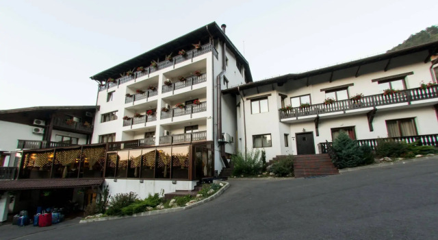 Hotel Classic Inn, Varaa Hotelli Hotellit Prahova Valley pysäköinnillä, Pysäköinti