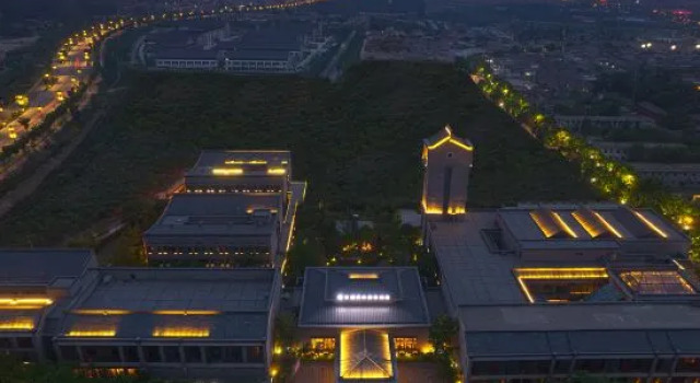 Wenyuange Hotel, Rezerwuj Hotel Hotele w Weinan z basenem, Basen