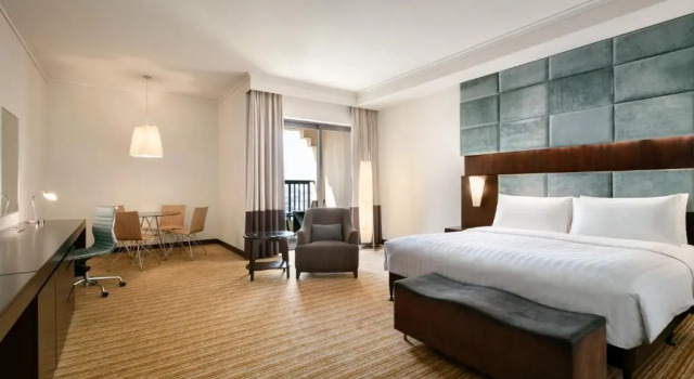 Двухместный номер Premier Отель Traders Hotel, Qaryat Al Beri