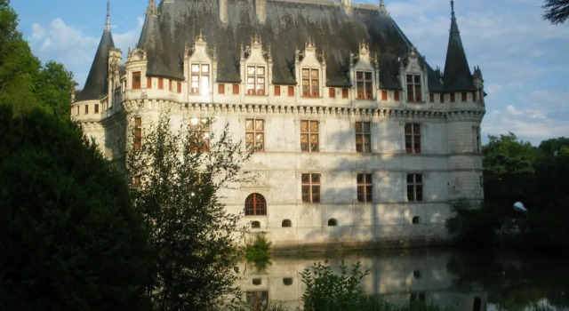Bienvenue à L'Andruère, Rezerwuj Hotel Hotele w Cheille z parkingiem, Parking
