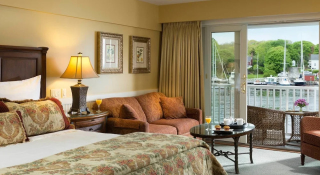 Двухместный номер Deluxe с балконом и с видом на воду Grand Harbor Inn