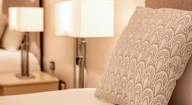 LONG STAYS 20pct OFF - LARGE 4BED-Pool Table & Parking By Klarok Short Lets & Serviced Accommodation