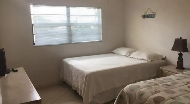 Updated Condo Across The Street From Daytona Beach, Lots Of Amenities 1 Bedroom Condo