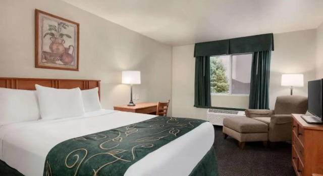 Standard Zimmer Travelodge by Wyndham Clinton Valley West Court
