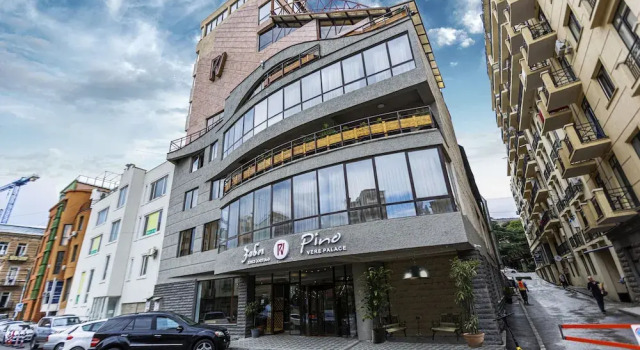 Pino Vere Palace Hotel, Забронировать Отель Вера Тбилиси, рядом с Концертный зал Тбилиси