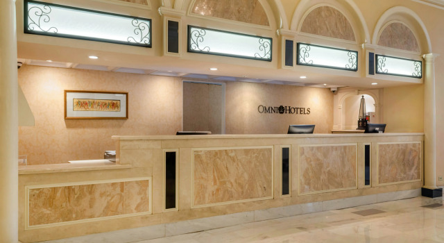 Omni Royal Orleans Hotel, Забронировать Отель Отели Нового Орлеана с парковкой, рядом с Детский музей Луизианы, Парковка