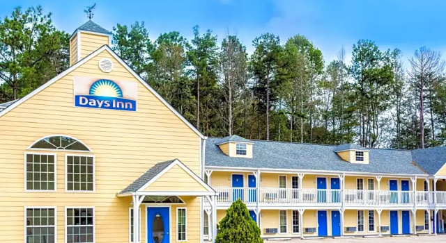 Четырёхместный номер Standard Days Inn by Wyndham Cornelia