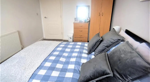 Апартаменты Large 3 Bedrooms in Liverpool City Centre, Free Parking