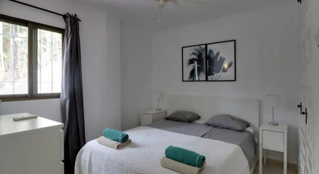 Capistrano Playa, 2 bedroom & free wi-fi, Забронировать Отель Нерха Axarquía, рядом с Tuesday Market
