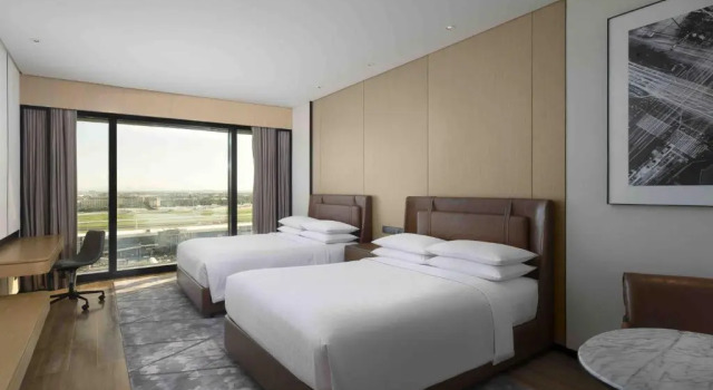 Четырёхместный клубный номер Standard с видом на город Sheraton Manila Hotel at Newport World Resorts