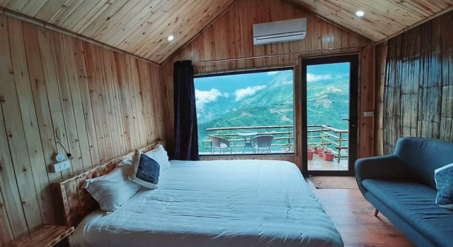 Четырёхместный семейный номер Standard с балконом и с видом на горы Valley View Homestay