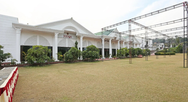 OYO 29173 The Grand, Jammu, Забронировать Отель Отели Джамму и Кашмира с парковкой, Парковка