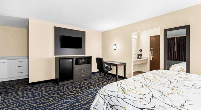 Двухместный люкс с балконом Americas Best Value Inn McMinnville