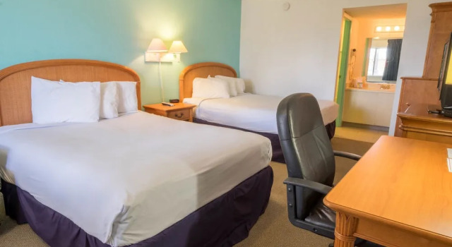 Четырёхместный номер Deluxe Rodeway Inn Clearwater - Central