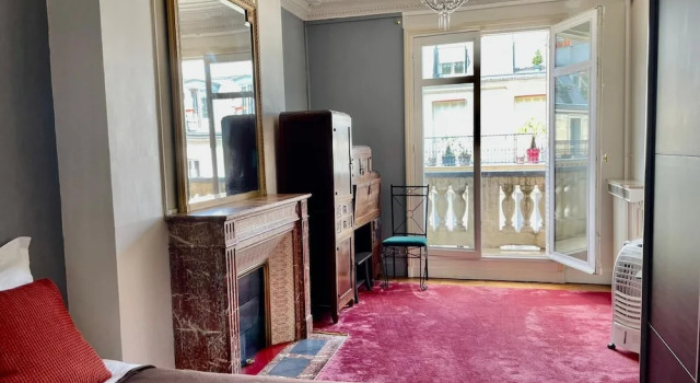 Апартаменты Haussmann Opera Penthouses 130M2 Entire 4th floors is yours Stone Balcony