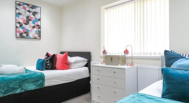 Tudors eSuites Birmingham Townhouse Private Garden Free Parking, Забронировать Отель Бизнес-отели Англии, 4* 5*