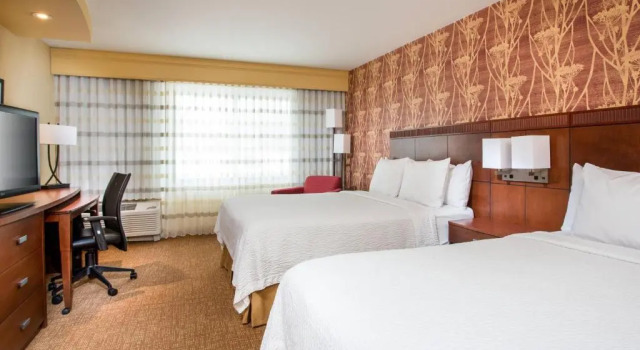 Четырёхместный номер Standard Courtyard by Marriott Peoria