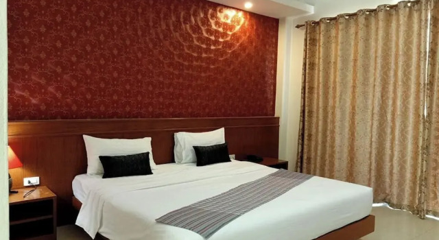 Двухместный номер Deluxe с балконом Karnmanee Place Hotel