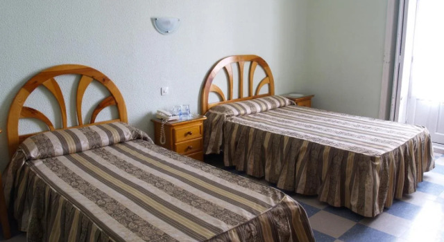 Hostal Continental, Забронировать Отель центр города Мадрид, рядом с Дом-музей Лопе де Вега