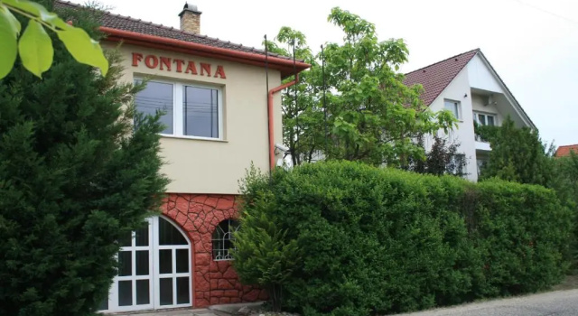 Четырёхместный номер Standard с видом на сад Fontana Vendégház