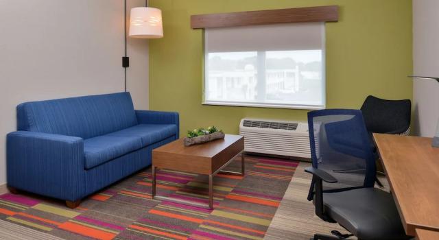 Четырёхместный люкс Holiday Inn Express & Suites Alachua - Gainesville Area by IHG