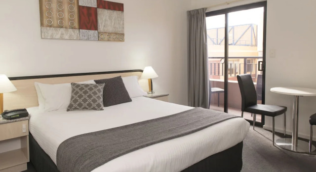 Люкс Executive с балконом Adelaide Riviera Hotel