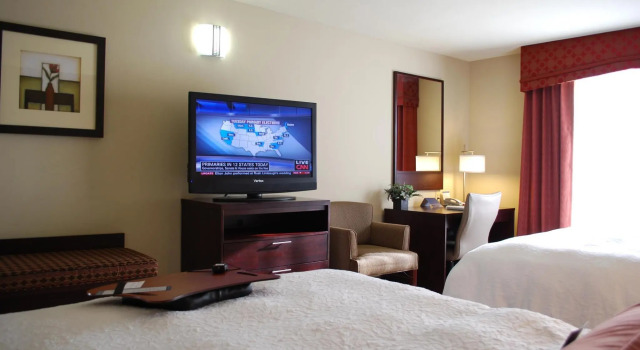 Четырёхместный люкс Hampton Inn & Suites Phoenix/Gilbert