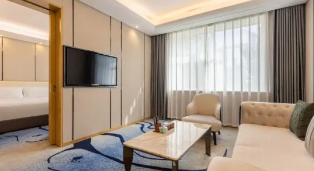 Люкс Royal Garden Hotel