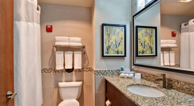 Люкс Holiday Inn Express Hotel & Suites Milwaukee-New Berlin by IHG
