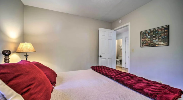 Brevard Retreat ~ 3 Mi to Downtown!, Забронировать Отель Отели Бревэрд 3 звезды, 3*