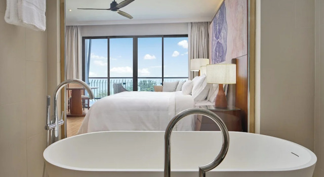 Двухместный номер с балконом и с видом на море The Westin Desaru Coast Resort