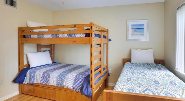 Land's End 206 Building 3 Updated / Bay Views/ End Unit!
