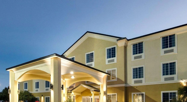 Кровать в общем номере Comfort Suites San Angelo near University
