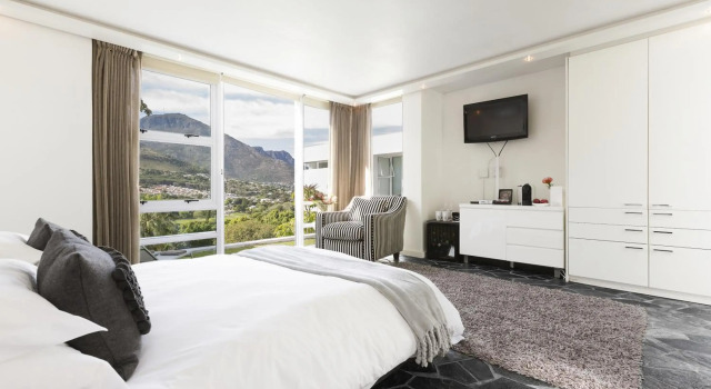 CUBE Guest House, Забронировать Гостевой дом Хаут-Бей Atlantic Seaboard