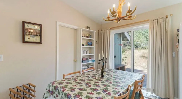 Elk Forest Escape Economy Family Abode, Rezerwuj Hotel Hotele w Fallen Leaf z parkingiem, Parking
