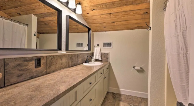 Коттедж с 2 комнатами Waterfront Deck: Home on Ouachita River!