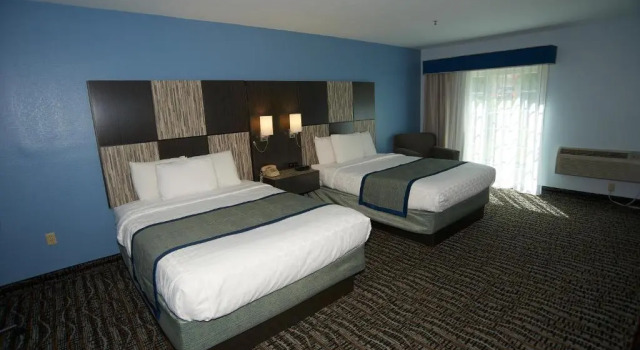 Четырёхместный люкс Sandwich Lodge & Resort