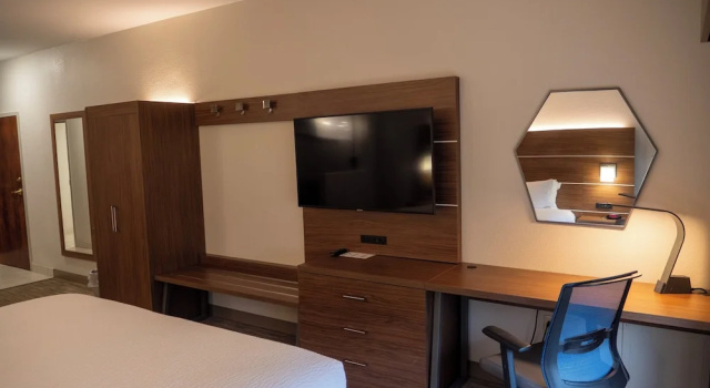 Двухместный люкс Holiday Inn Express & Suites Greenville Airport i85 by IHG