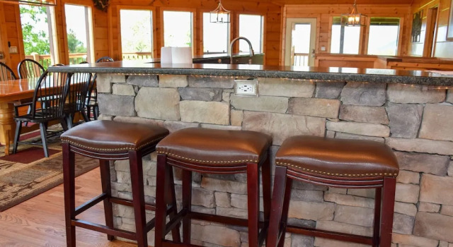 THE PINNACLE - 6 Br Cabin