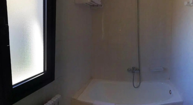 Четырёхместный номер Economy Hotel Roc Del Castell