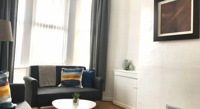 4 bed Townhouse, Забронировать Отель Белфаст Графство Антрим, рядом с MAC Theatre