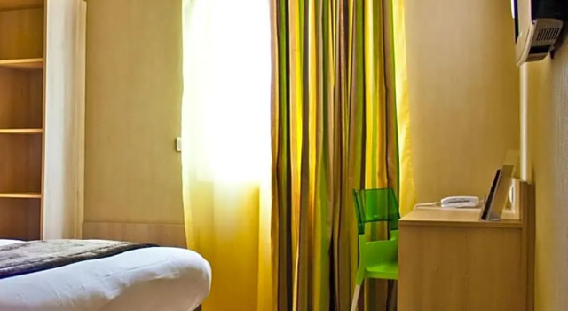 Семейный номер Standard The Originals City, Hôtel des Lys, Dreux