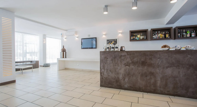 Mokambo Shore Hotel
