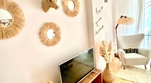 Апартаменты 100 m to Istiklal with priv Garden - 2 Bathroom - 2 Bedroom