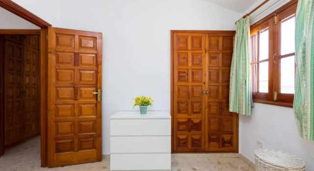 CASA BRANSFORD, Excellent, Sunny House with Private Heated Pool, Забронировать Отель Отели Сан-Мигель-де-Абона с парковкой, рядом с Playa Amarilla, Парковка