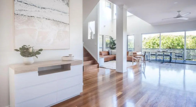 Large home in the Novotel Estate Twin Waters - 14m Lap Pool, Multiple Living Spaces and Kids Retreat, Prenota Hotel Twin Waters Sunshine Coast