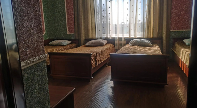 Кровать в общем номере Отель Гранд Плюс